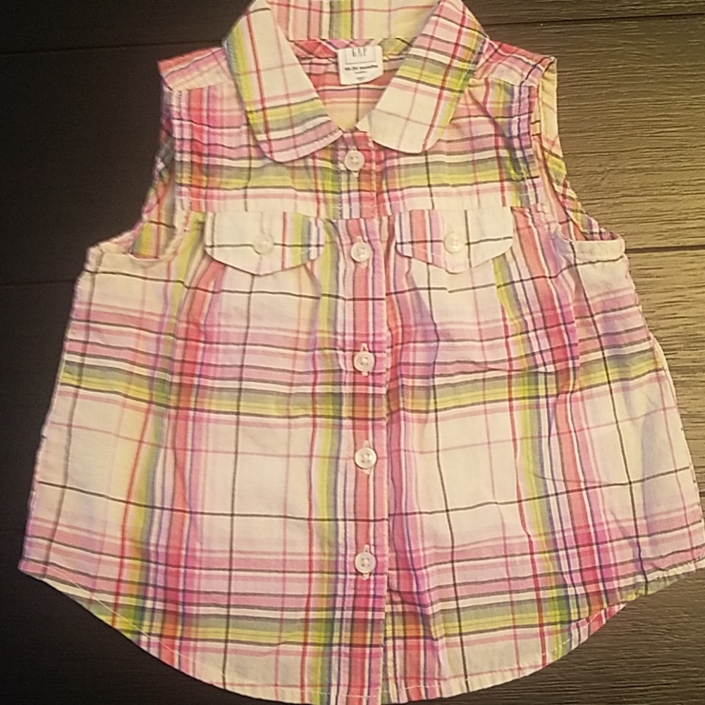 💥4/$18  Gap plaid button down